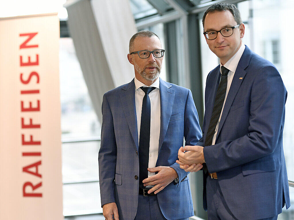 RaiffeisenManager verdienen weniger Wirtschaft Bote der Urschweiz