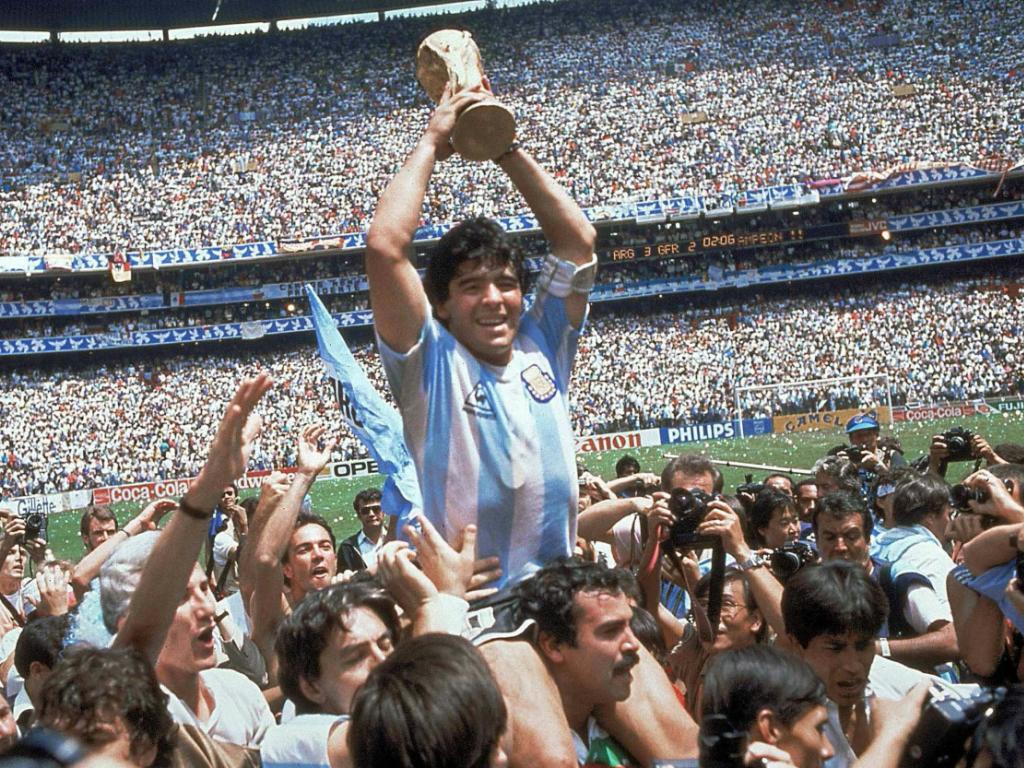 Die Fussball Welt Trauert Um Diego Maradona Fussball International Bote Der Urschweiz