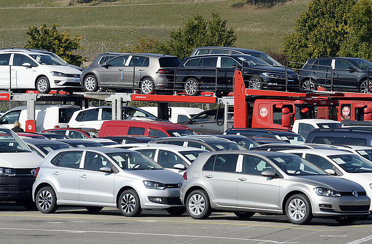 VW verkauft mehr Autos