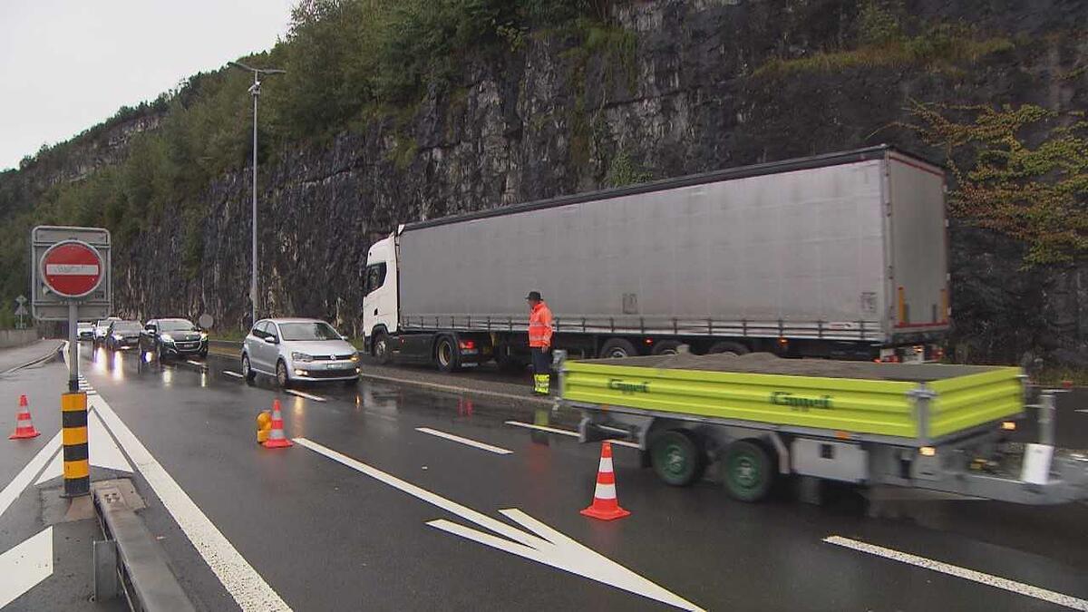 Axen nach Steinschlag wieder offen | Schwyz BdU | Bote der Urschweiz