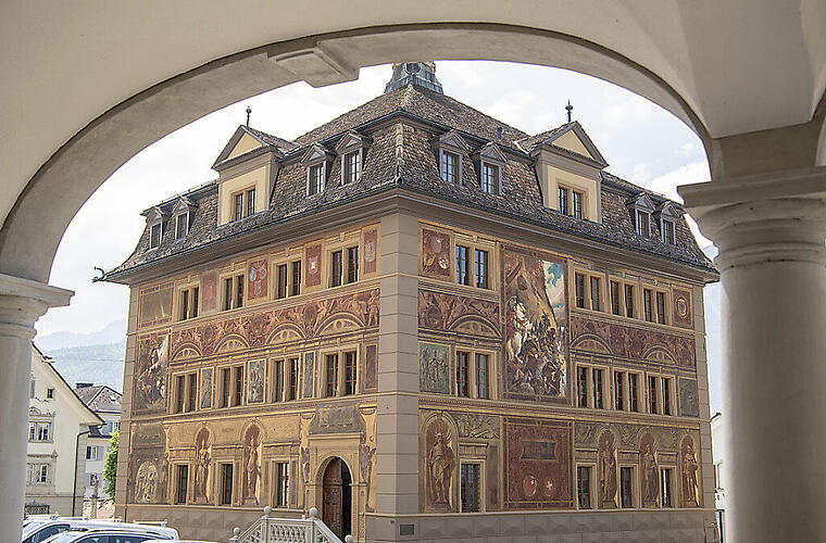 1968041_imrathausinschwyzsindwichtigefinanzpolitische