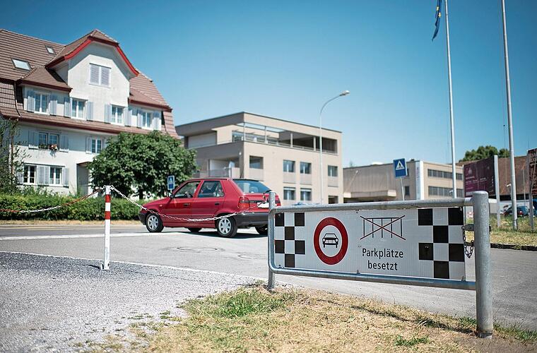 ärger Beim Parken In Anwohnerstraßen Nähe Flughafen Schönefeld www.bote.ch