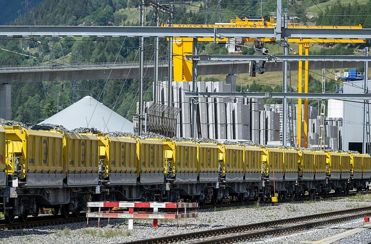 Bahn und Schiff bringen die Natur ins Urner Reussdelta zurück