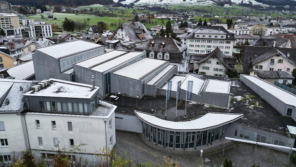 Der Verschachtelte Mythenforum Bau Mitten In Schwyz Eine Option Die Der Verschachtelte Mythenforum Bau Mitten In Schwyz Eine Option Die
