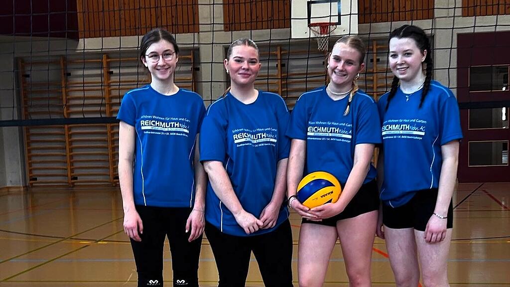 Die Erfolgreichen Ib chler Netzballerinnen von Links Lia Auf Der die-erfolgreichen-ib-chler-netzballerinnen-von-links-lia-auf-der