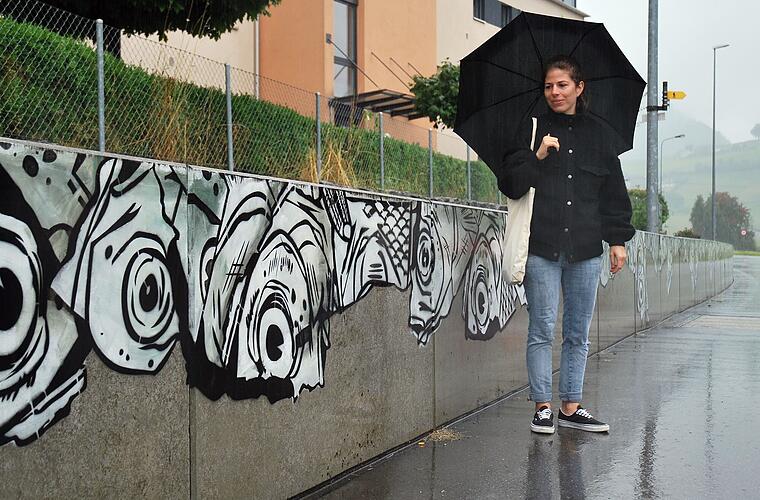 Wenn Fische an die Wand klatschen – nun ziert ein Kunstwerk die Mauer ...