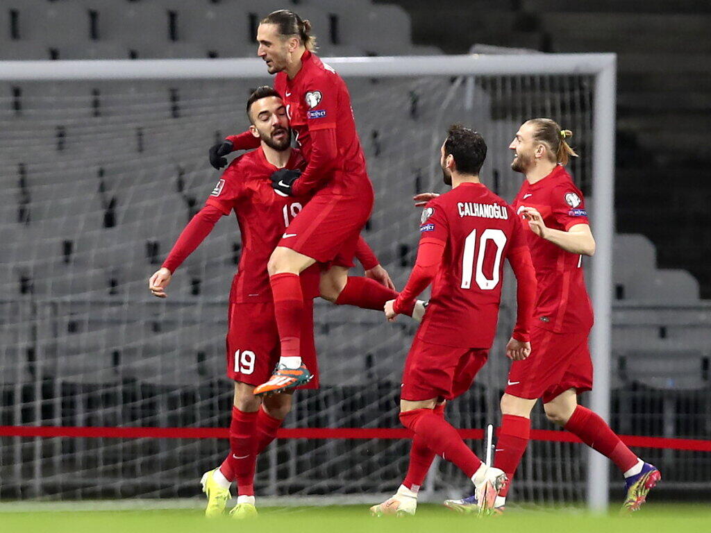 Turkei Gibt Gegen Lettland Erste Punkte Ab Euro2016 Bote Der Urschweiz