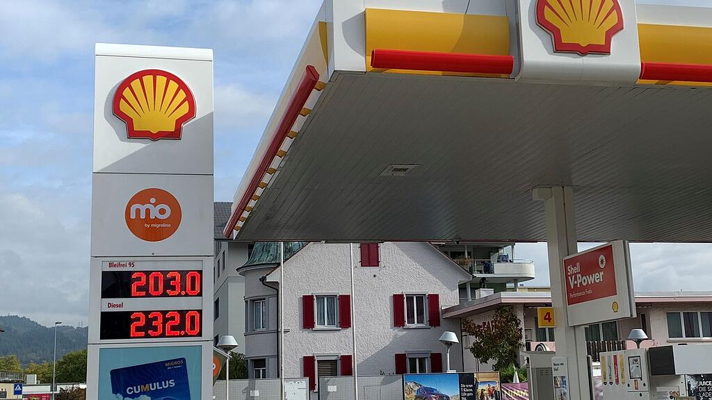 Shell fuhr dank rekordhoher Energiepreise satte Gewinne ein.