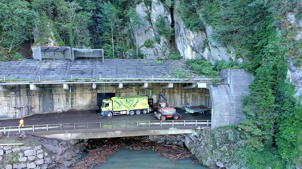 Aufräumarbeiten bei der Schiefernegg-Galerie