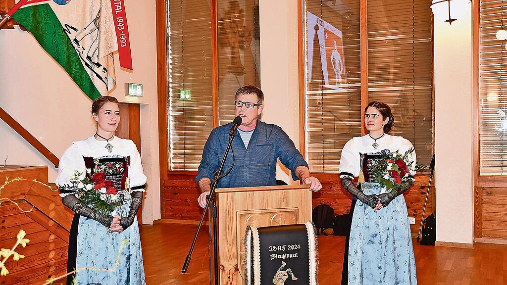  Fidel Schorno stellt Arth als Festort 2026 vor. Der Arther Gemeinderat Motiv 