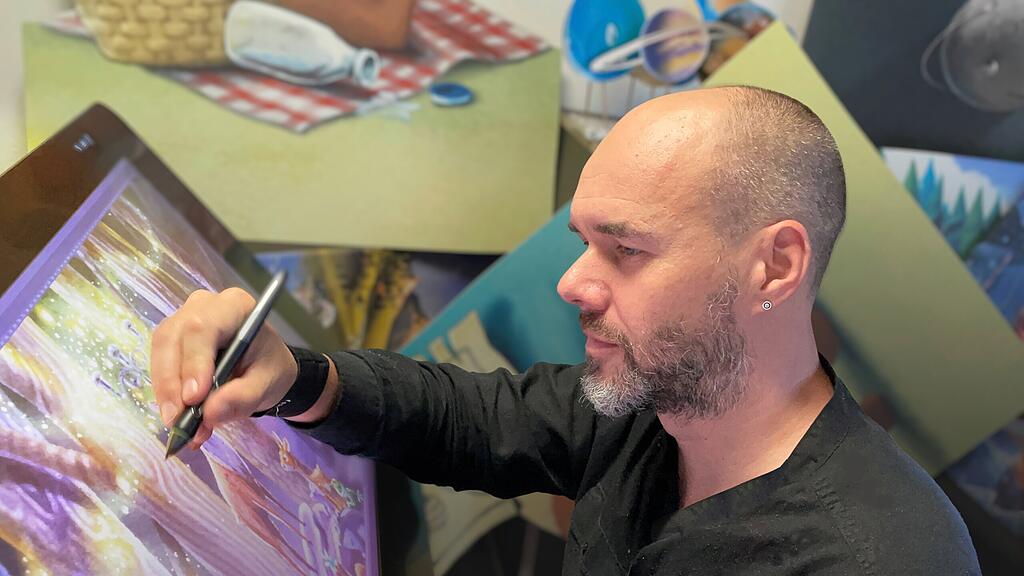 Der gebürtige Ibächler Patrick Mettler arbeitet in seinem Atelier an ...