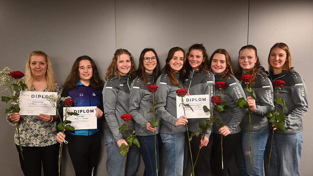 Die Geehrten Sportlerinnen von Links Belinda Immoos C line Sidler die-geehrten-sportlerinnen-von-links-belinda-immoos-c-line-sidler