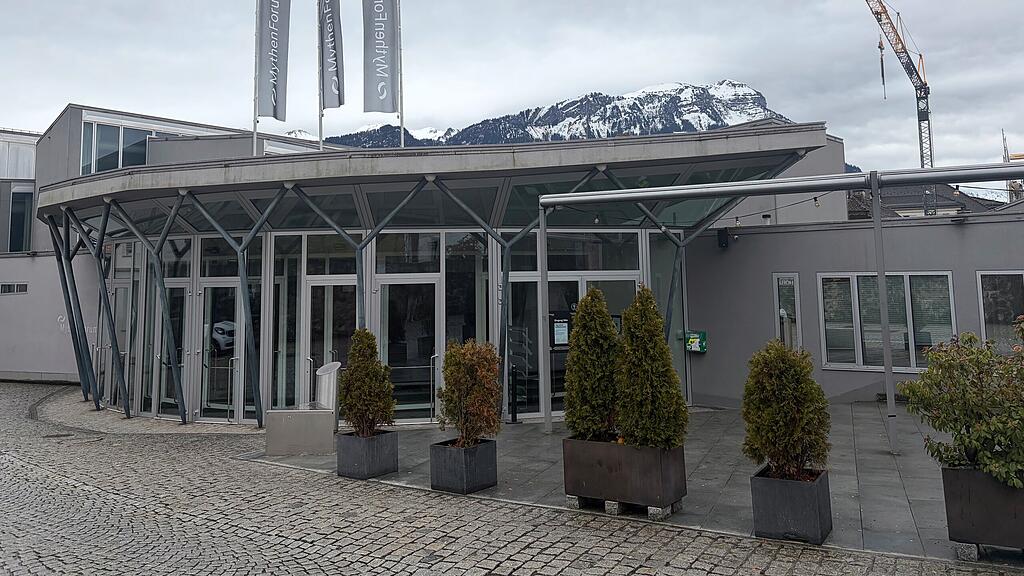 Das Mythenforum Soll Erweitert Werden Wie Genau Wird Erst An Einem Das Mythenforum Soll Erweitert Werden Wie Genau Wird Erst An Einem