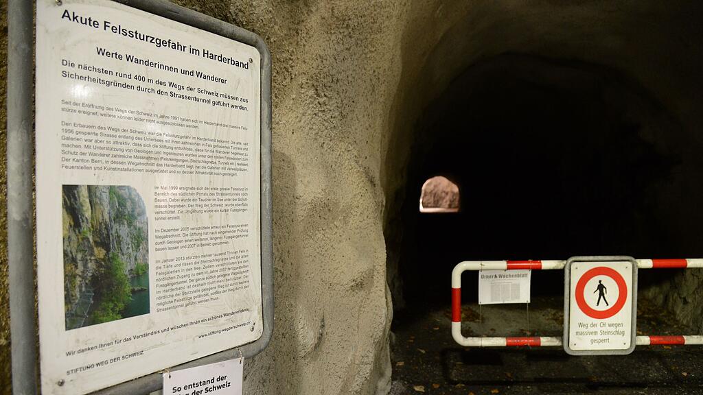 Zwischen Isleten und Bauen führt der Wanderweg durch den HarderbandTunnel.