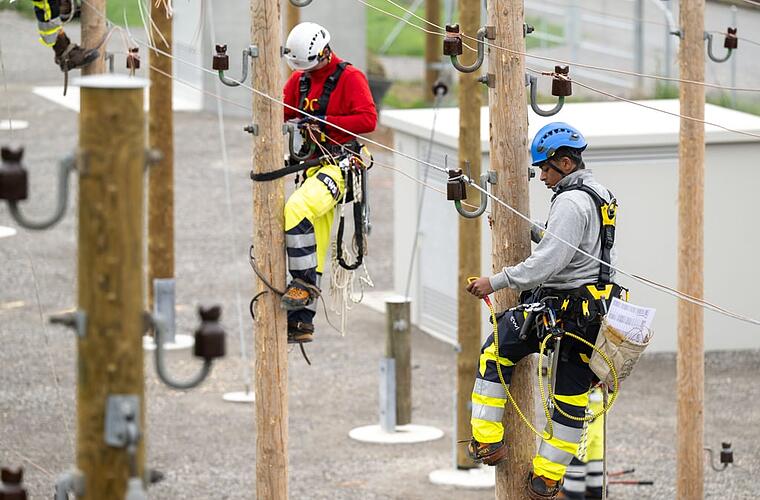 Freileitungspark und Arbeitsboxen: So lernen Netzelektrik-Talente im neuen Ausbildungszentrum