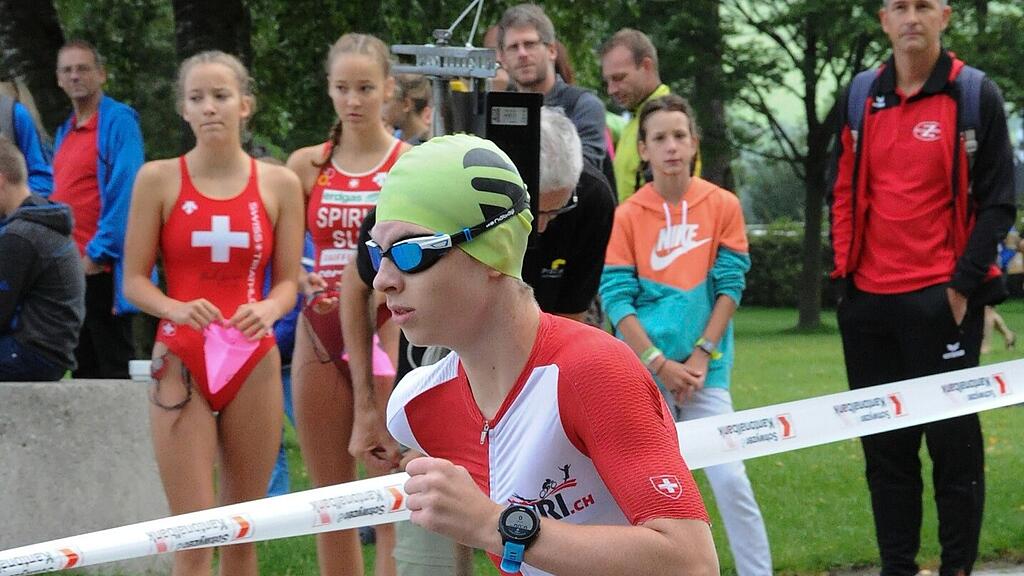Am Kids-Triathlon wird um schnelle Schwimm-, Rad- und Laufzeiten gekämpft.