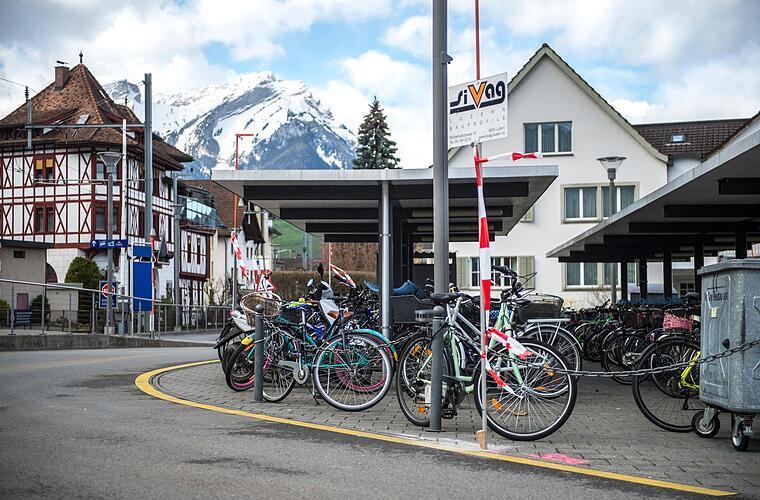 Bahnhof Stans erhält zweistöckige Velostation