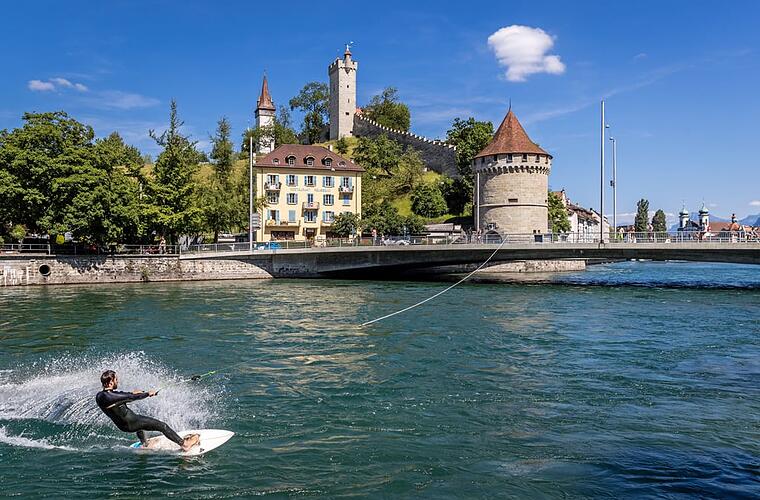 Erstmals über 20 Grad: Die Reuss knackt den Mai-Rekord